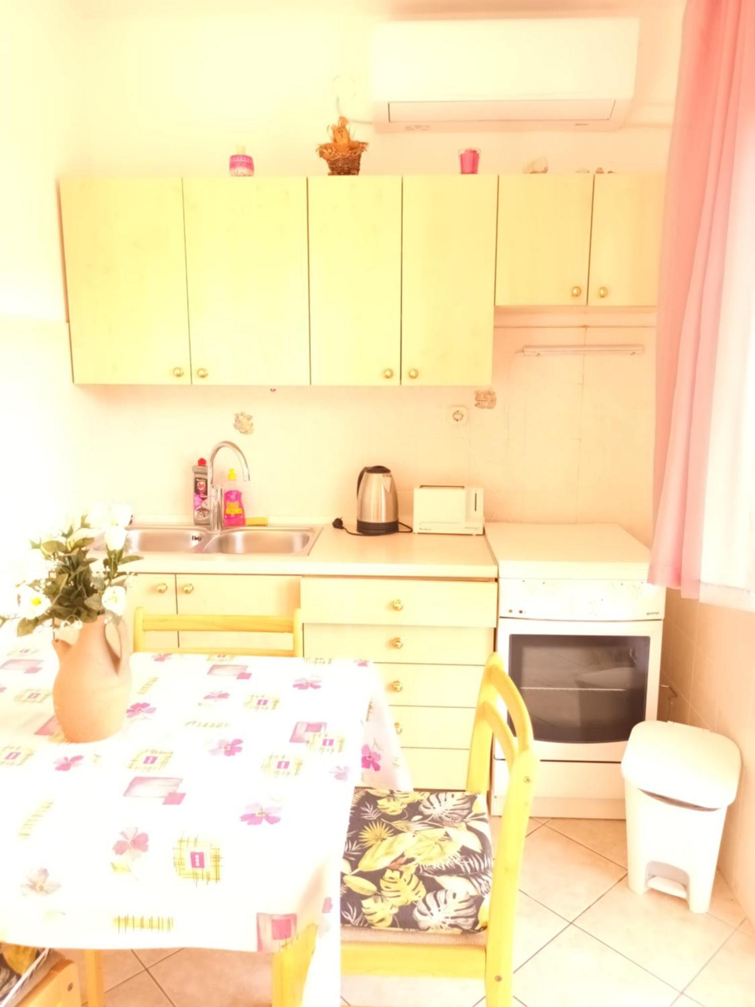Apartments Bilo Near Primosten Room photo